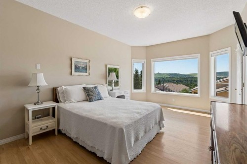 42 Scimitar Circle Nw, Calgary, AB - Indoor Photo Showing Bedroom