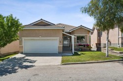 42 Scimitar Circle NW Calgary, AB T3L 2C8