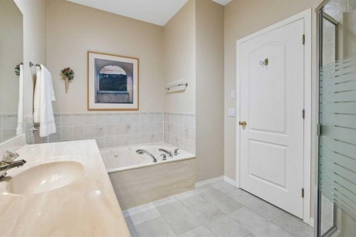 42 Scimitar Circle Nw, Calgary, AB - Indoor Photo Showing Bathroom