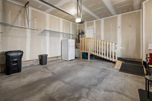 42 Scimitar Circle Nw, Calgary, AB - Indoor Photo Showing Garage