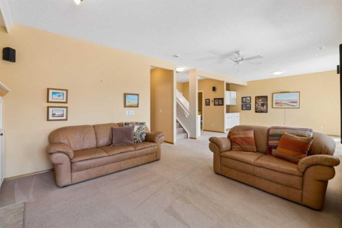 42 Scimitar Circle Nw, Calgary, AB - Indoor Photo Showing Living Room
