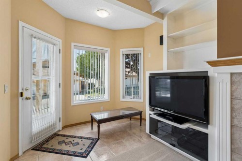 42 Scimitar Circle Nw, Calgary, AB - Indoor Photo Showing Other Room