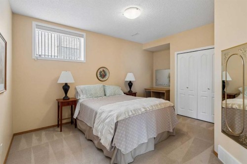 42 Scimitar Circle Nw, Calgary, AB - Indoor Photo Showing Bedroom