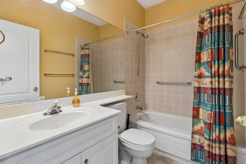 42 Scimitar Circle Nw, Calgary, AB - Indoor Photo Showing Bathroom