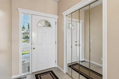 42 Scimitar Circle Nw, Calgary, AB - Indoor Photo Showing Other Room