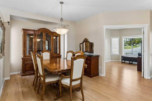 42 Scimitar Circle Nw, Calgary, AB - Indoor Photo Showing Dining Room