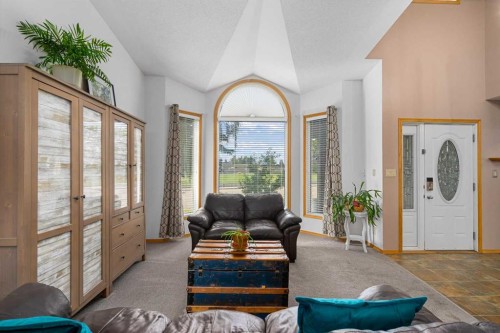 1114 Whitfield Avenue, Crossfield, AB - Indoor Photo Showing Living Room