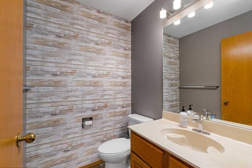 1114 Whitfield Avenue, Crossfield, AB - Indoor Photo Showing Bathroom