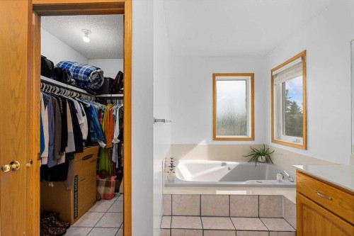 1114 Whitfield Avenue, Crossfield, AB - Indoor