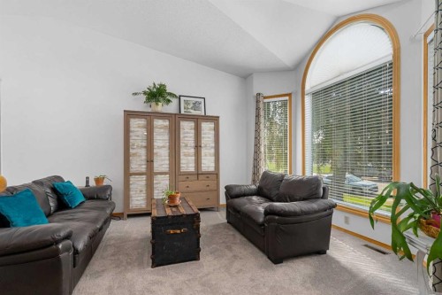 1114 Whitfield Avenue, Crossfield, AB - Indoor Photo Showing Living Room