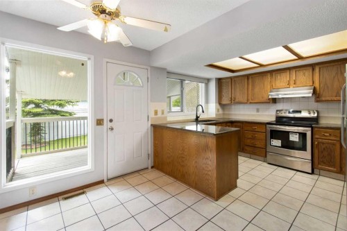 32 Del Rio Place Ne, Calgary, AB - Indoor Photo Showing Kitchen