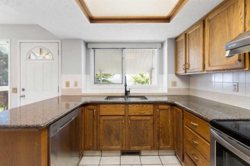 32 Del Rio Place Ne, Calgary, AB - Indoor Photo Showing Kitchen With Double Sink
