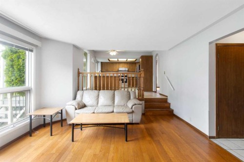 32 Del Rio Place Ne, Calgary, AB - Indoor Photo Showing Living Room