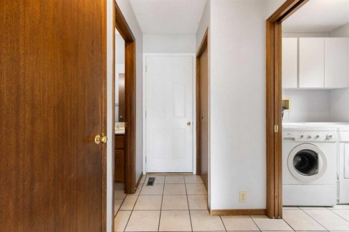 32 Del Rio Place Ne, Calgary, AB - Indoor Photo Showing Laundry Room