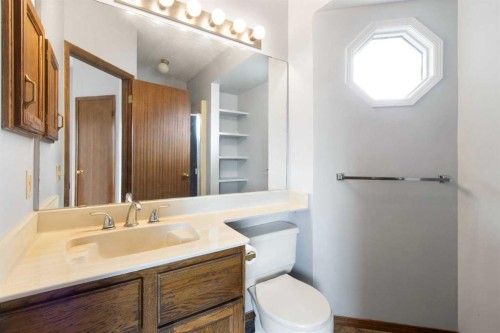 32 Del Rio Place Ne, Calgary, AB - Indoor Photo Showing Bathroom