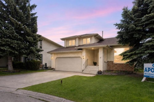 32 Del Rio Place Ne, Calgary, AB - Outdoor With Facade
