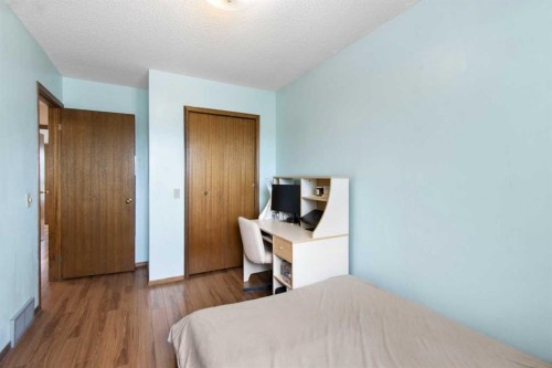 32 Del Rio Place Ne, Calgary, AB - Indoor Photo Showing Bedroom