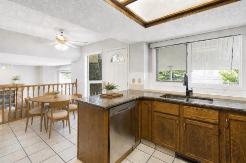 32 Del Rio Place Ne, Calgary, AB - Indoor Photo Showing Kitchen