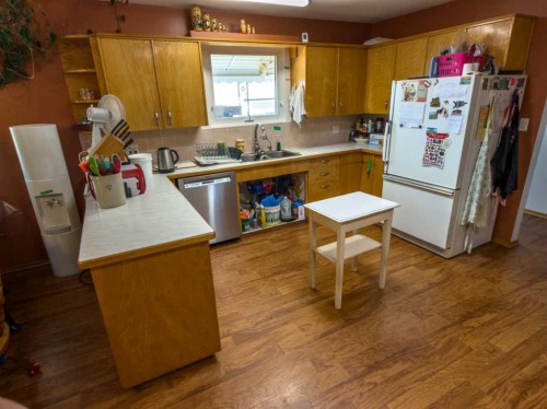 283036 Range Road 202, Rural Kneehill County, AB - Indoor Photo Showing Kitchen With Double Sink