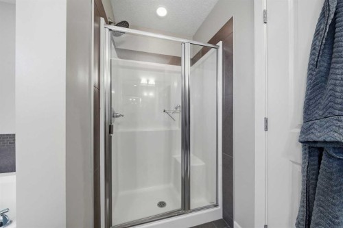 4 Drake Landing Gate, Okotoks, AB - Indoor Photo Showing Bathroom