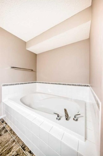80 Eversyde Way Sw, Calgary, AB - Indoor