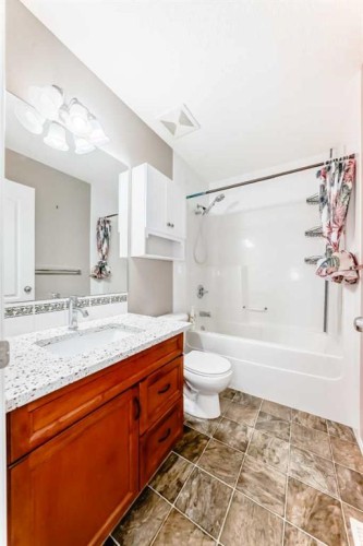 80 Eversyde Way Sw, Calgary, AB - Indoor Photo Showing Bathroom