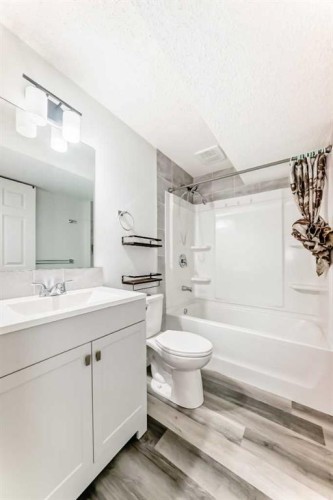 80 Eversyde Way Sw, Calgary, AB - Indoor Photo Showing Bathroom