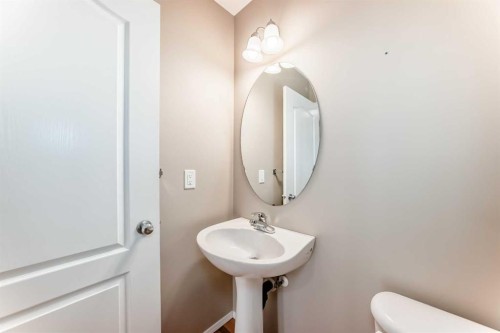 80 Eversyde Way Sw, Calgary, AB - Indoor Photo Showing Bathroom