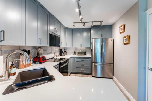 222 Bayside Point Sw, Airdrie, AB - Indoor Photo Showing Kitchen With Double Sink With Upgraded Kitchen