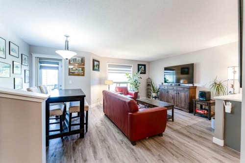 222 Bayside Point Sw, Airdrie, AB - Indoor Photo Showing Living Room