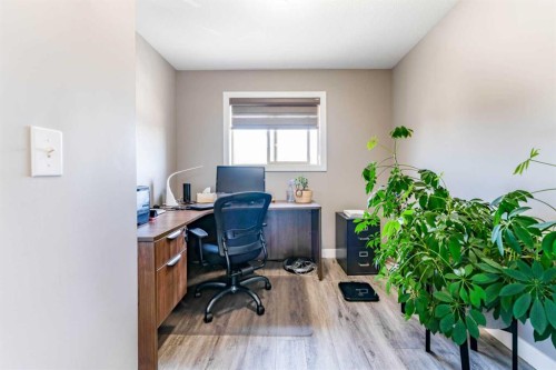222 Bayside Point Sw, Airdrie, AB - Indoor Photo Showing Office