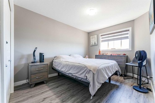 222 Bayside Point Sw, Airdrie, AB - Indoor Photo Showing Bedroom