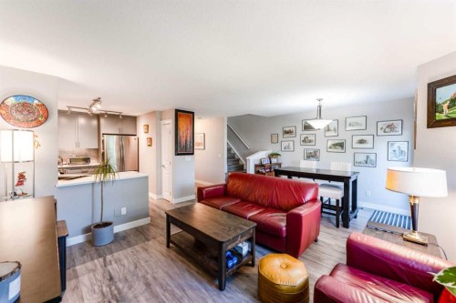 222 Bayside Point Sw, Airdrie, AB - Indoor Photo Showing Living Room