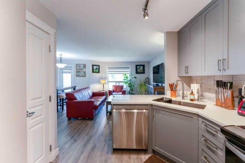 222 Bayside Point Sw, Airdrie, AB - Indoor Photo Showing Kitchen