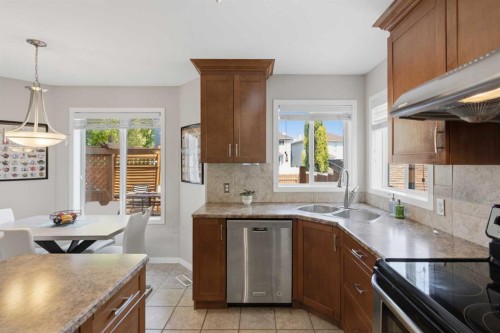 140 Hidden Point Nw, Calgary, AB 