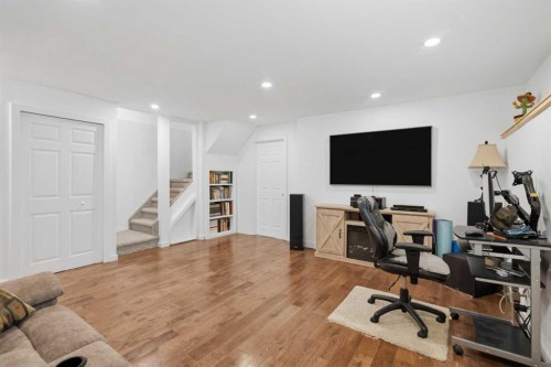 140 Hidden Point Nw, Calgary, AB 