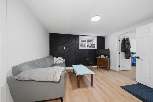 4123 30 Avenue Se, Calgary, AB - Indoor
