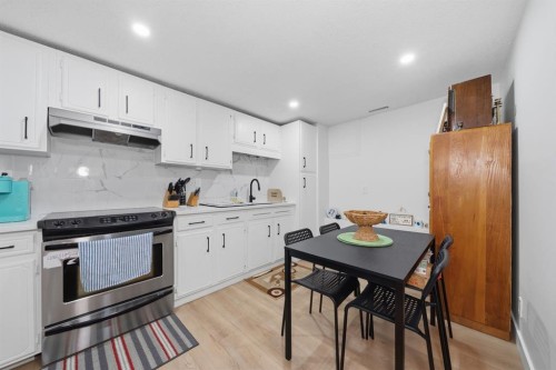 4123 30 Avenue Se, Calgary, AB - Indoor Photo Showing Other Room