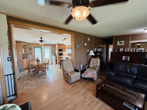 4142 Township Road 290, Rural Mountain View County, AB - Indoor Photo Showing Living Room