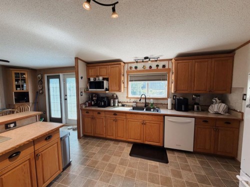 4142 Township Road 290, Rural Mountain View County, AB - Indoor Photo Showing Kitchen