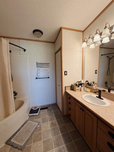 4142 Township Road 290, Rural Mountain View County, AB - Indoor Photo Showing Bedroom