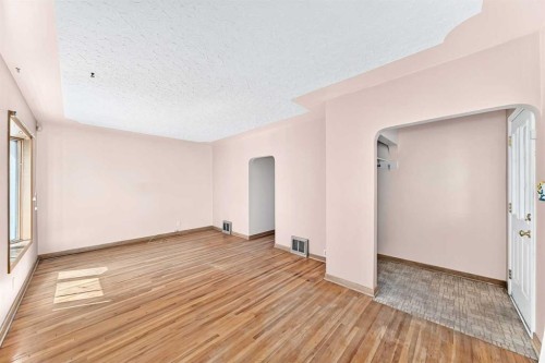1703 32 Street Sw, Calgary, AB - Indoor Photo Showing Other Room