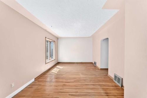 1703 32 Street Sw, Calgary, AB - Indoor Photo Showing Other Room