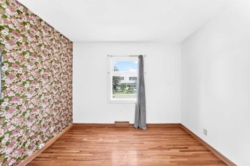1703 32 Street Sw, Calgary, AB - Indoor Photo Showing Other Room