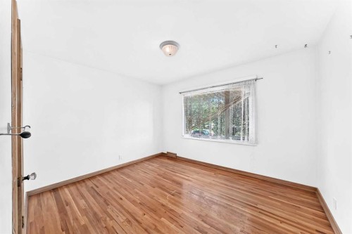 1703 32 Street Sw, Calgary, AB - Indoor Photo Showing Other Room