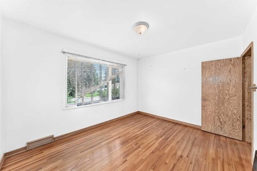 1703 32 Street Sw, Calgary, AB - Indoor Photo Showing Other Room