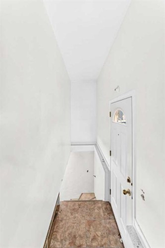 1703 32 Street Sw, Calgary, AB - Indoor Photo Showing Other Room