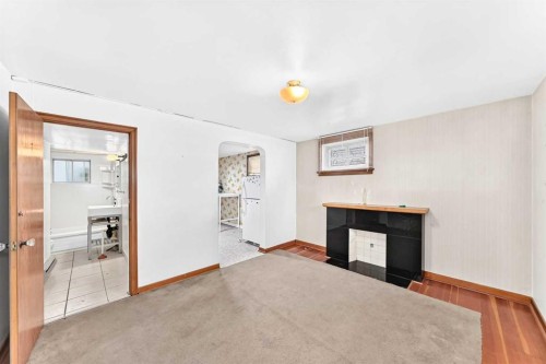 1703 32 Street Sw, Calgary, AB - Indoor Photo Showing Other Room