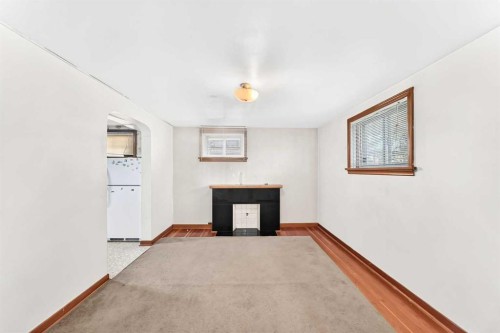 1703 32 Street Sw, Calgary, AB - Indoor Photo Showing Other Room