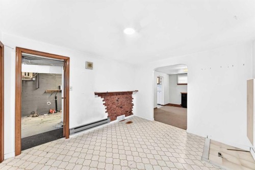 1703 32 Street Sw, Calgary, AB - Indoor